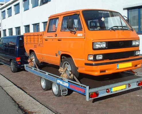 T3 op autotransporter achter VW T4