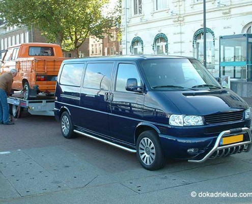 T3 op autoambulance achter VW T4