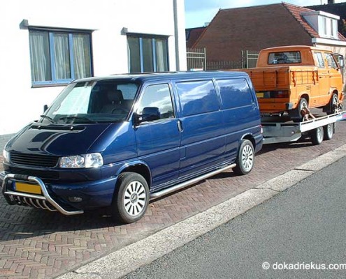 VW T4 met T3 op autotransporter