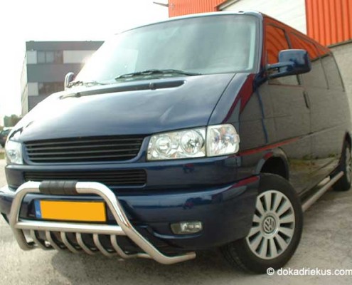 VW T4 met bullbar linksvoor