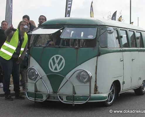 VW T1 barndoor arriveert op meeting