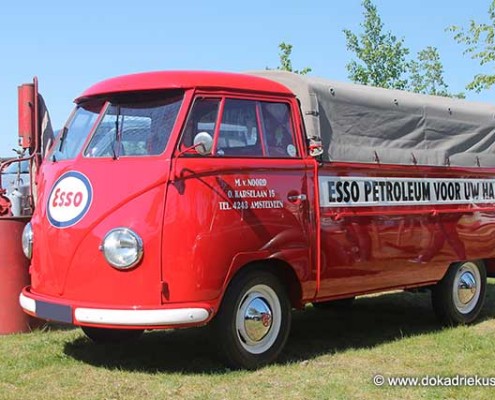 VW T1 pick-up met ESSO petroleum reclame