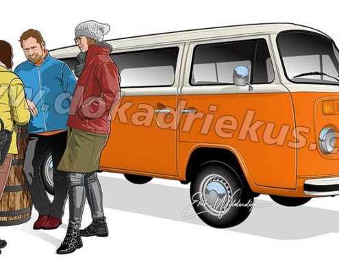 Oranje VW T2 combi met ramen waar drie personen bij staan